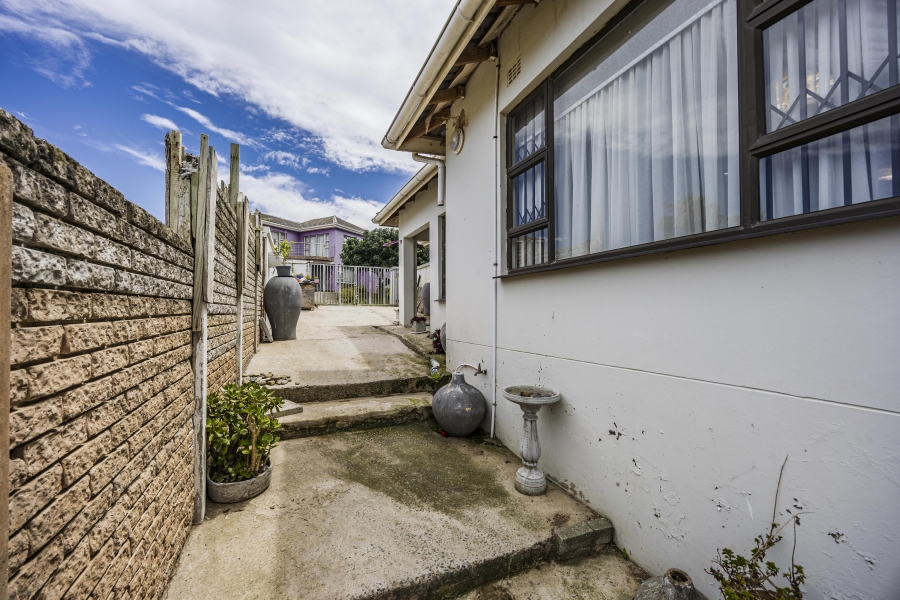 5 Bedroom Property for Sale in Beacon Bay North Eastern Cape